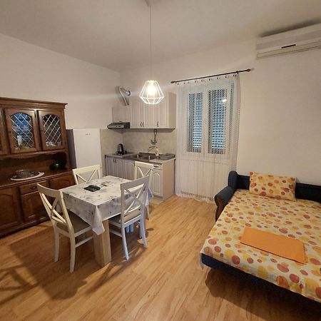 Kjara Apartments ティヴァト エクステリア 写真