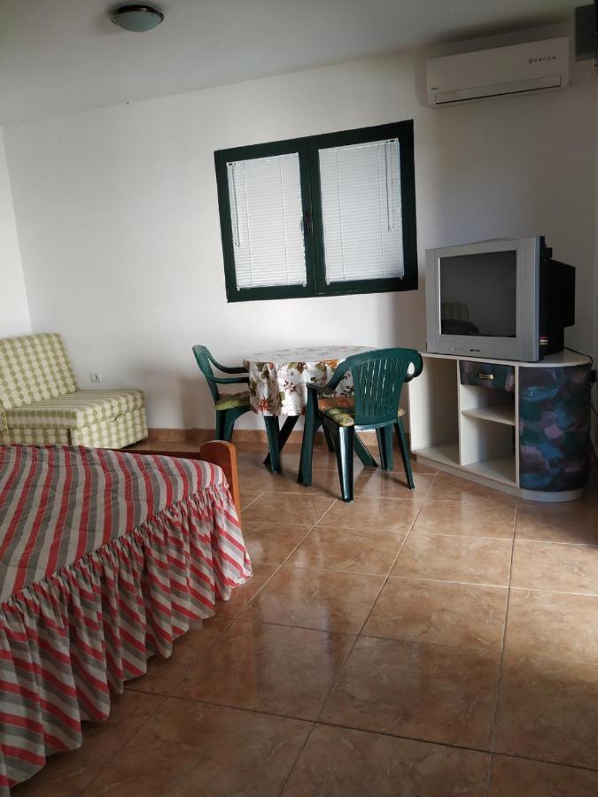 Kjara Apartments ティヴァト エクステリア 写真